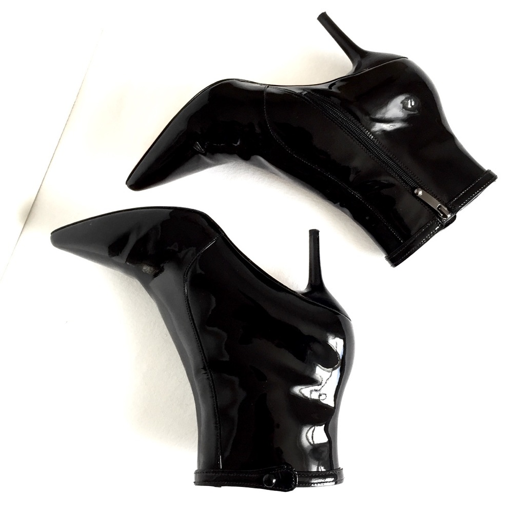 VIA SPIGA PATENT LEATHER BLACK ANKLE BOOTS SIZE 7M